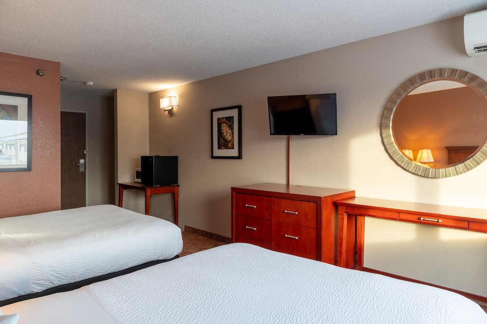 Standard Room, 2 Queen Beds (Two Queen Beds) photo 1
