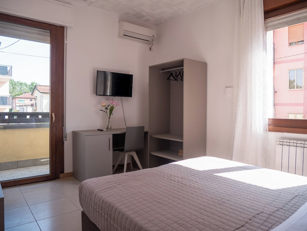 Deluxe Double or Twin Room, City View