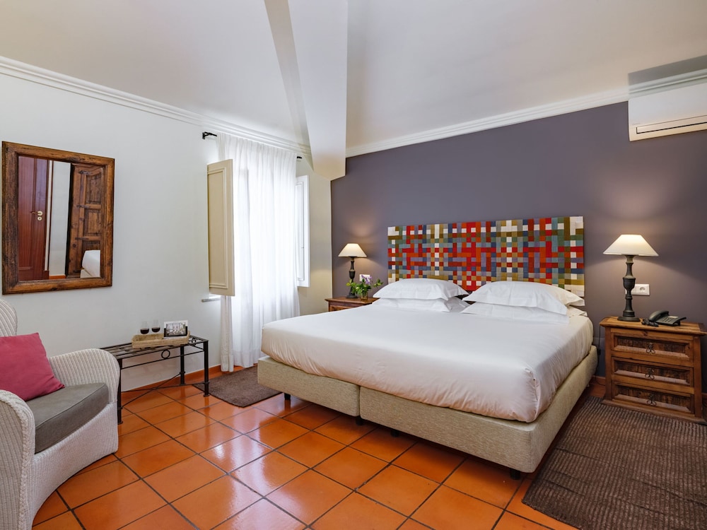 Suite, 1 King Bed - Photo 3