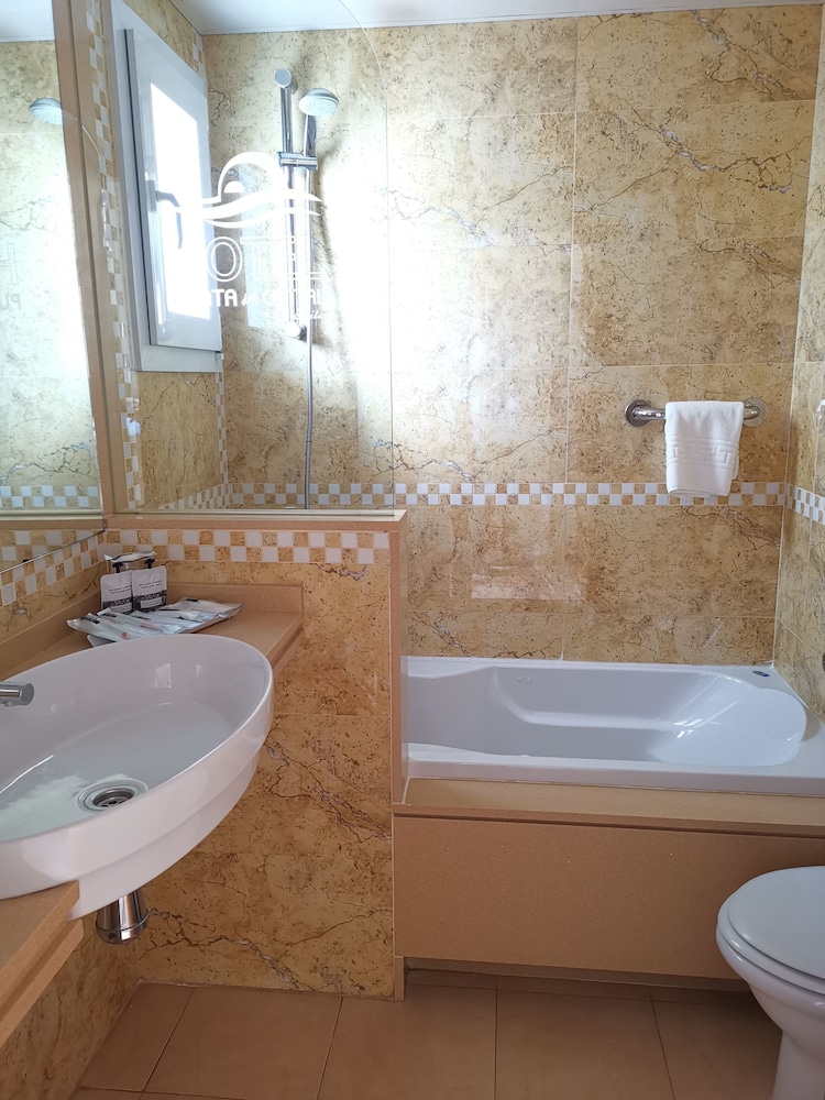 Economy Double Room, Courtyard View - Photo 4