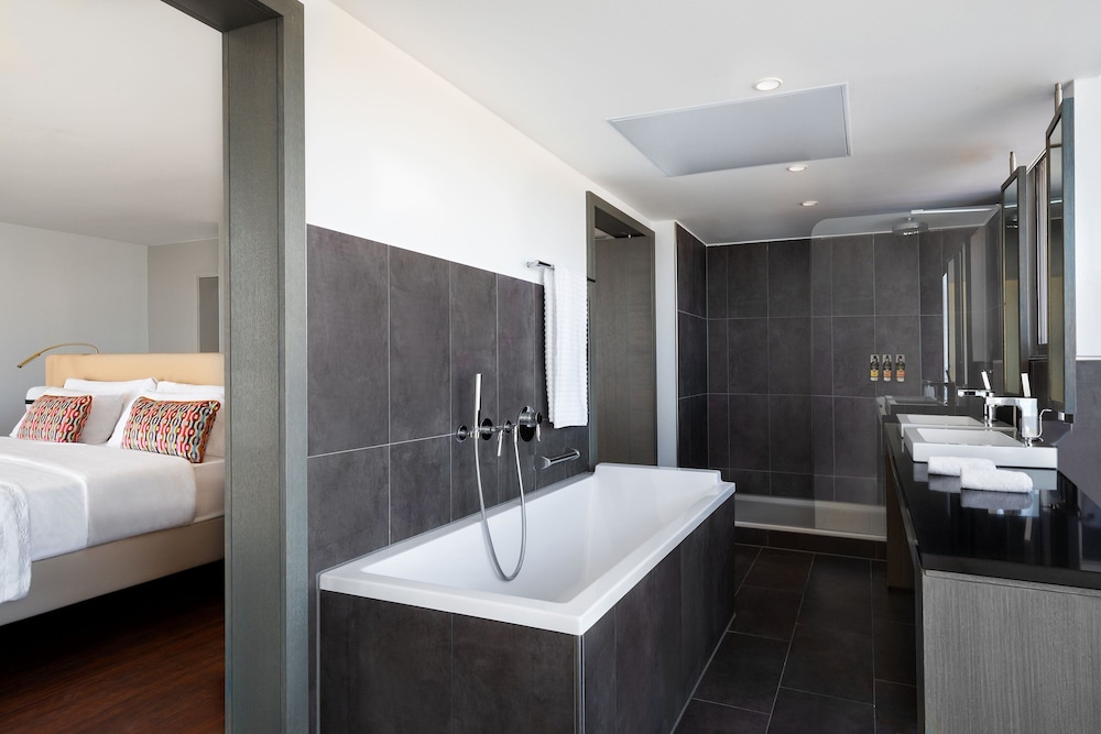 Junior Suite, 1 King Bed, Sea View (Terrace) - Photo 6