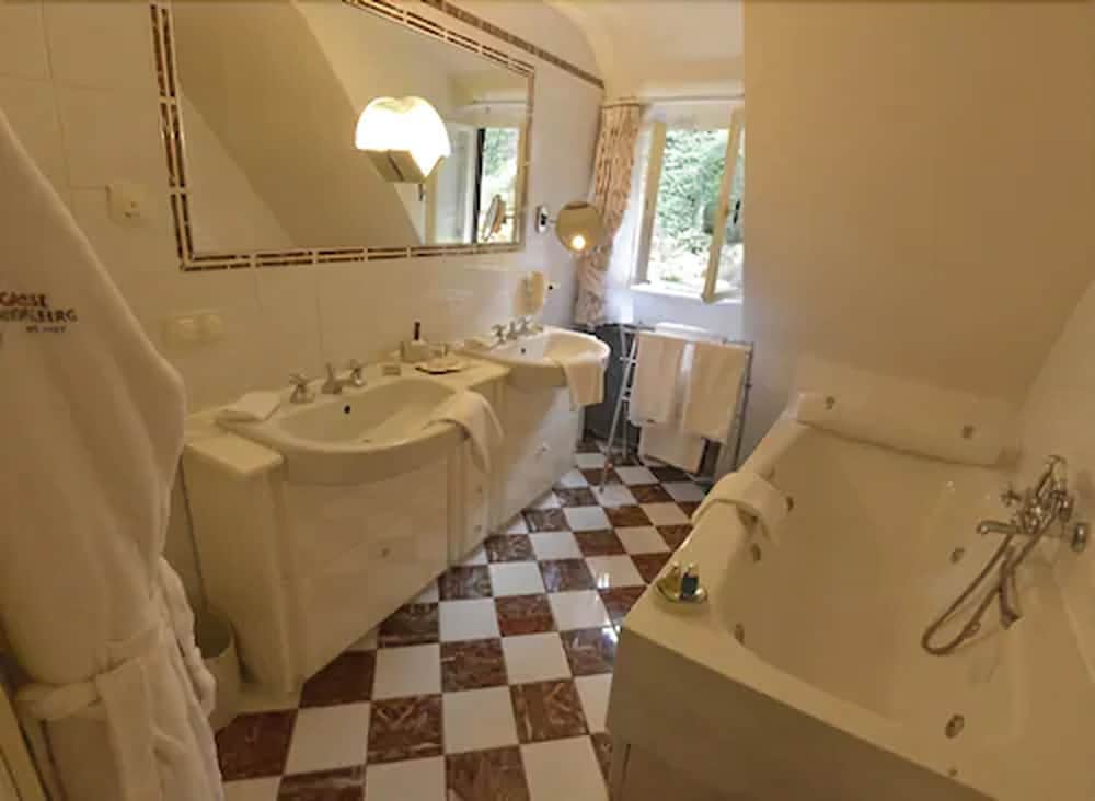 Deluxe Suite photo 2