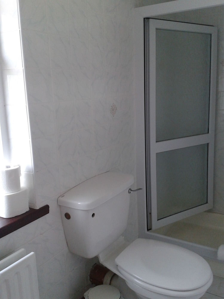 Twin Room, Ensuite photo 3