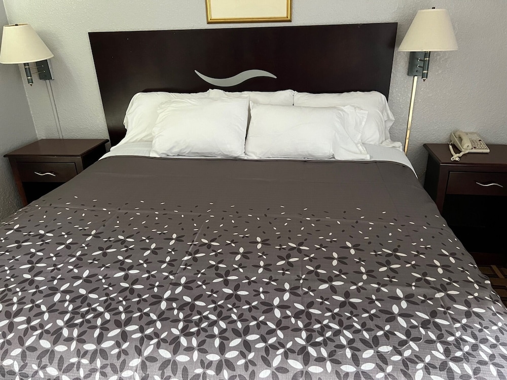 1 King Bed
