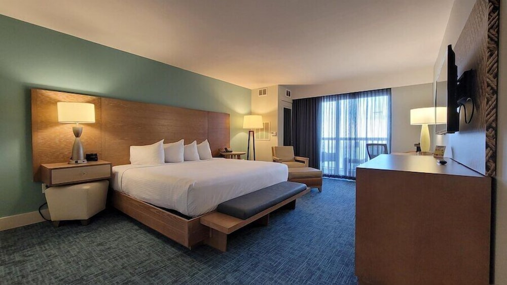 Room, 1 King Bed, Accessible, Balcony (Accessible King with balcony) photo 1