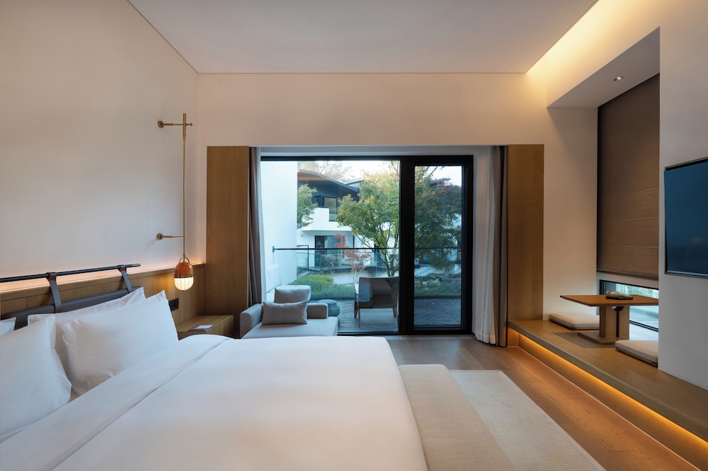 Double Room, Hill View