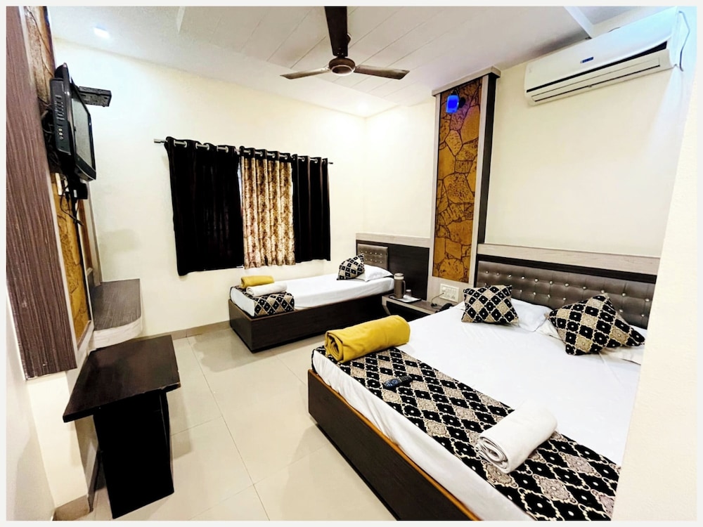 Deluxe Triple Room, Air conditioning photo 1