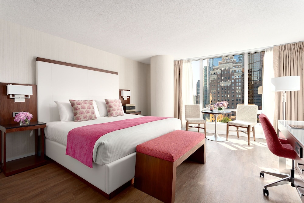 Deluxe Room, 1 King Bed - Photo 3