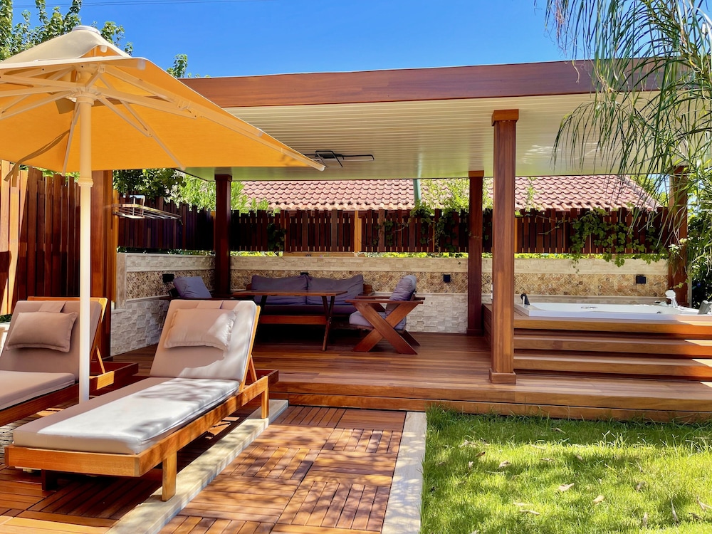 Deluxe Bungalow