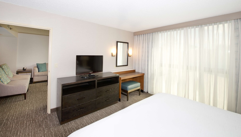 Suite, 1 King Bed, Non Smoking (Hospitality) - Photo 2