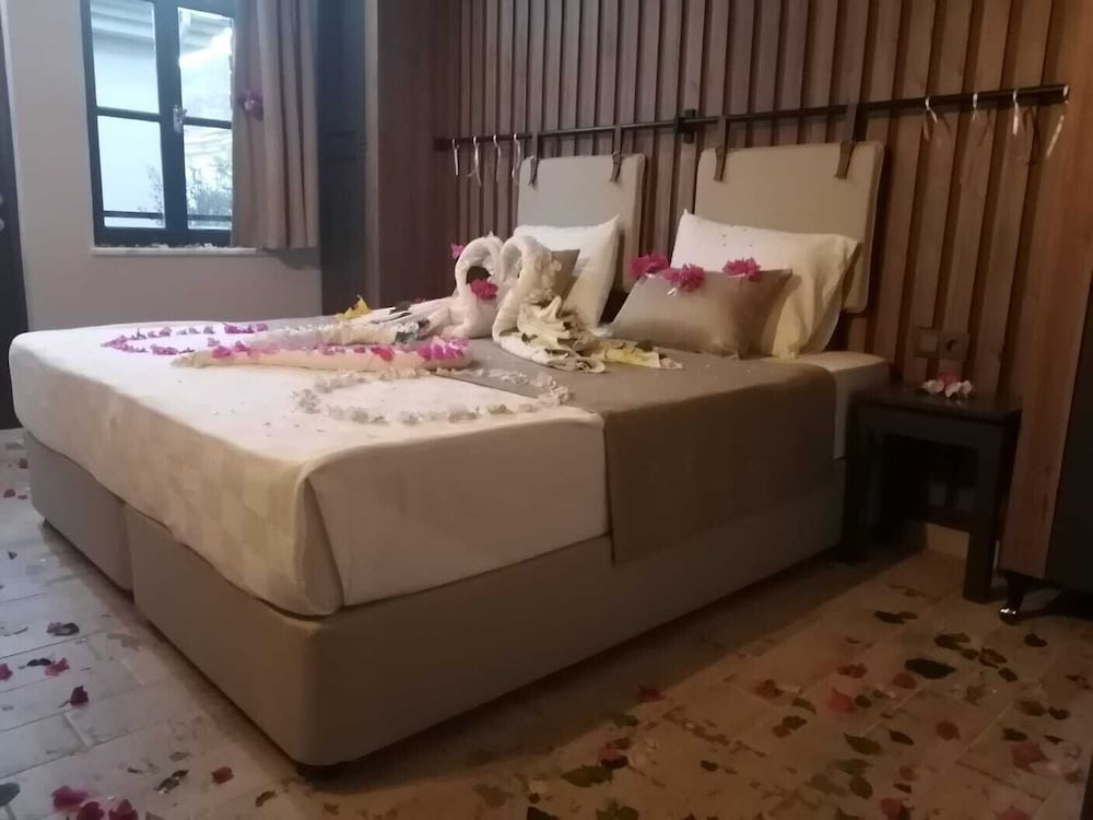 Comfort Room, Multiple Beds, Non Smoking, Balcony