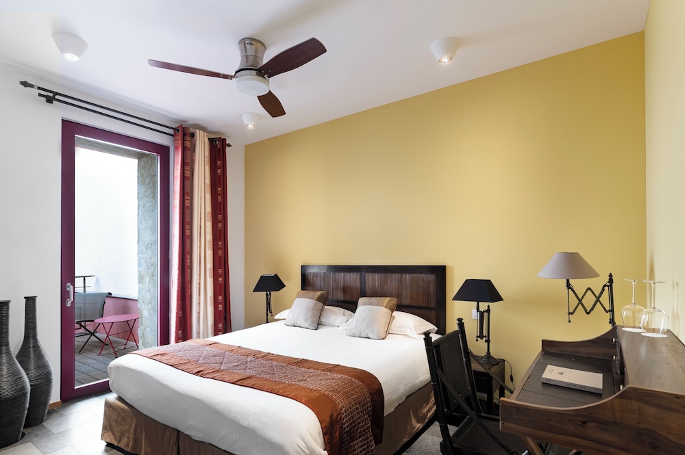 Standard Double Room - Photo 7