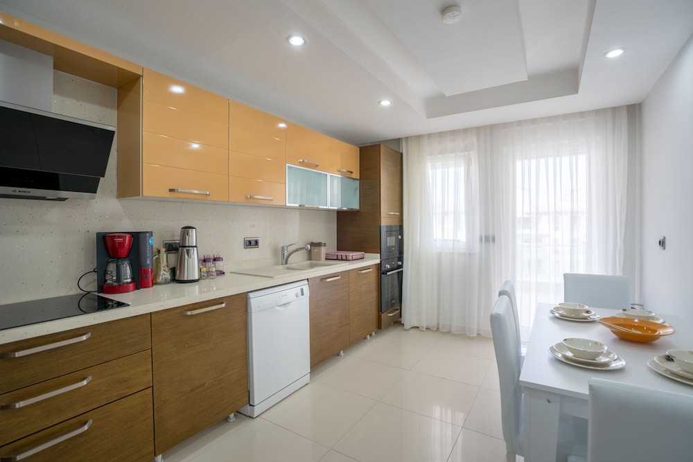 Deluxe Condo, 3 bedrooms, 1 living room (3+1) thumbnail 5