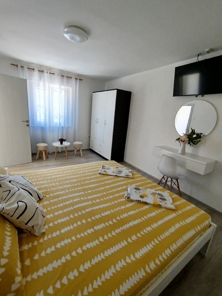 Family House, 2 Bedrooms, Private Pool, Courtyard Area