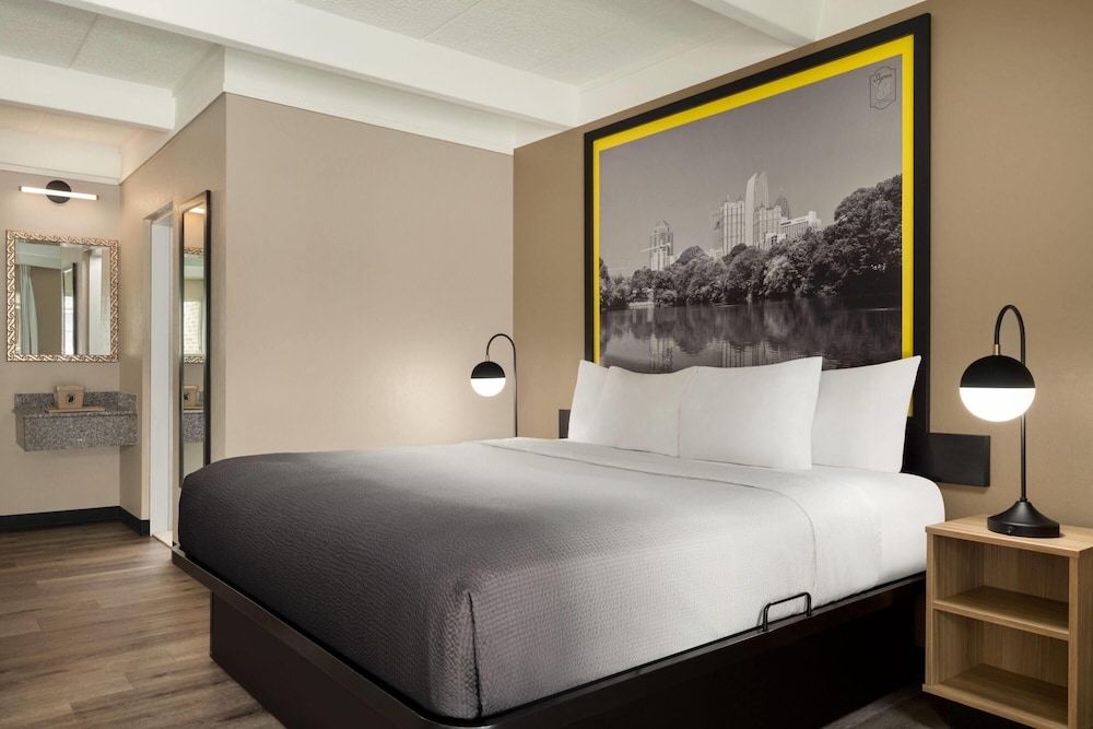 Room, 1 King Bed, Non Smoking - Photo 4