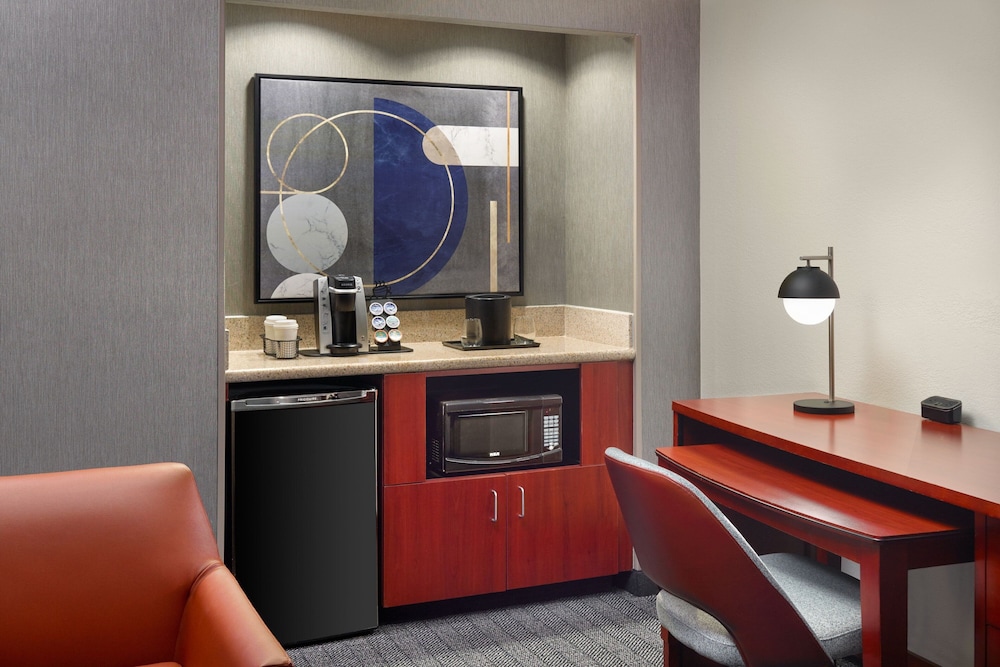 Suite, 1 Bedroom - Photo 4