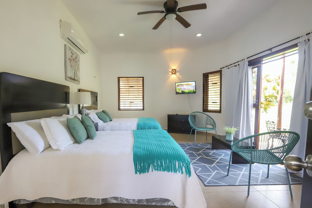 Standard Room, 2 Queen Beds, Garden View photo 1