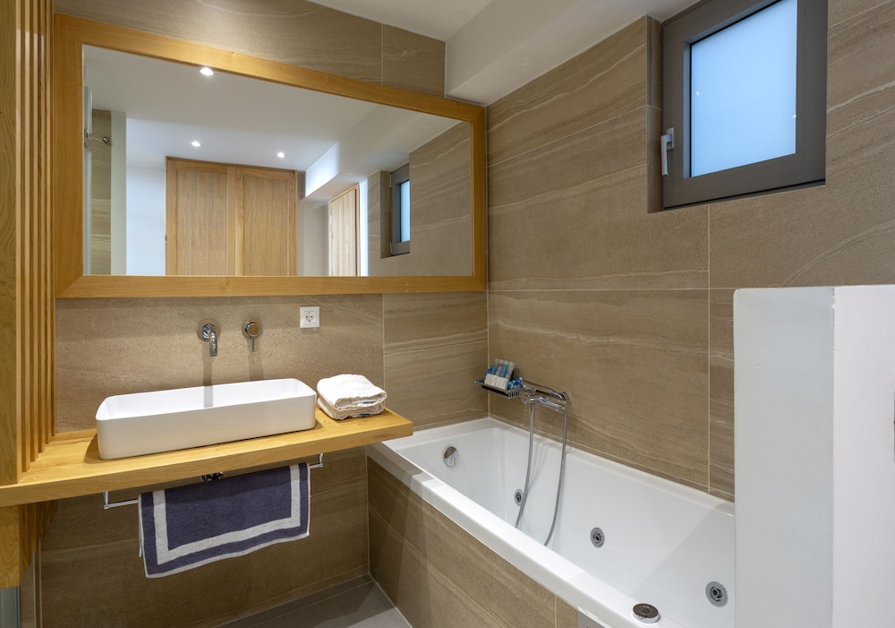 Deluxe Suite, Private Pool, Partial Sea View (Split Level)