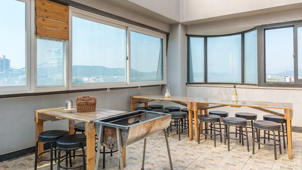 Basic Room, 1 Bedroom (Room 405 (BBQ / Netflix))