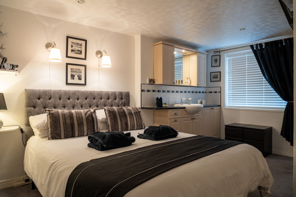 Superior Double Room : The Monochrome Room (Ground Floor) photo 1