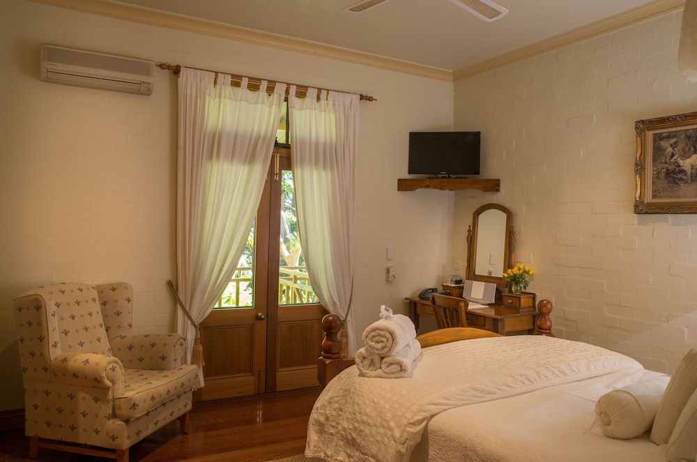 Deluxe Room, 1 Queen Bed photo 1