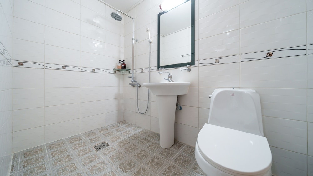 Basic Room, 1 Bedroom (103 Melonyellow) - Photo 3