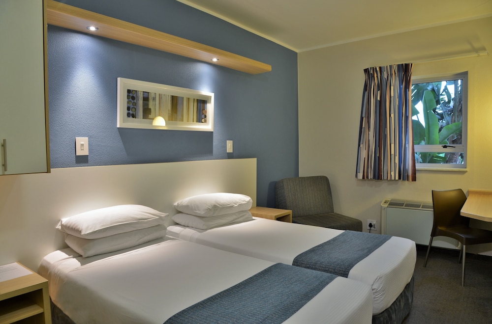 Twin Room, Non Smoking photo 2