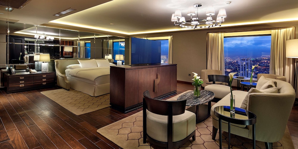Presidential Suite, Club Lounge Access