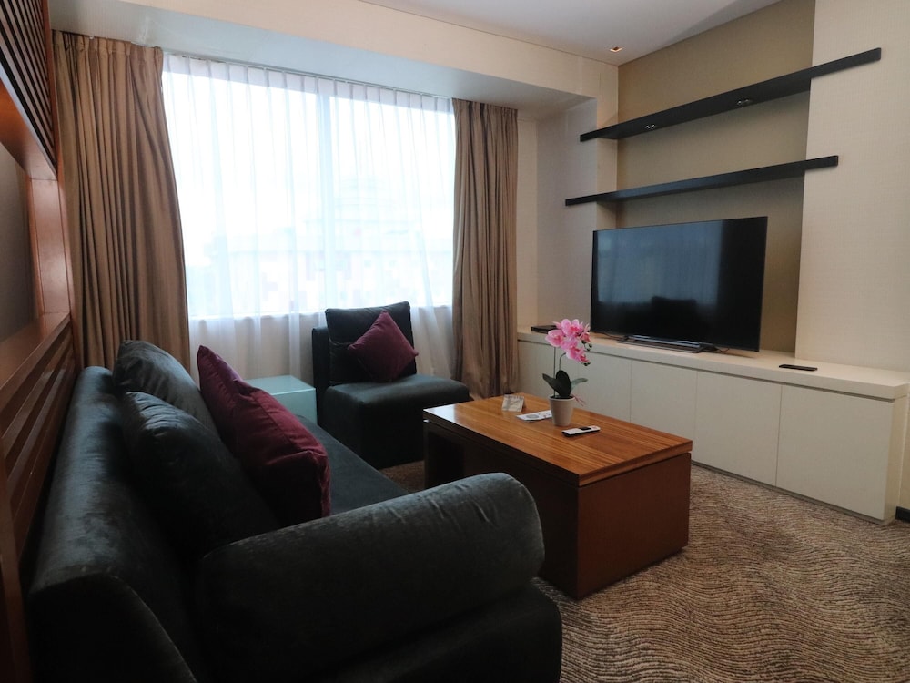 Business Suite, 1 King Bed - Photo 6
