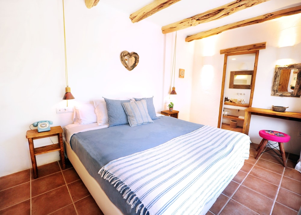 Deluxe Double Room, 1 King Bed photo 2