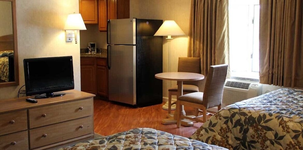 Studio 2 Queen Beds, Full Kitchen