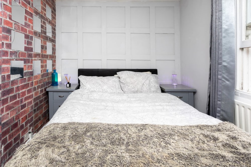 Basic Condo photo 1