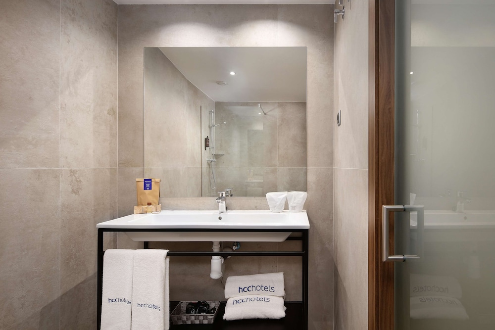Double or Twin Room (2 Adults + 1 Child) photo 2