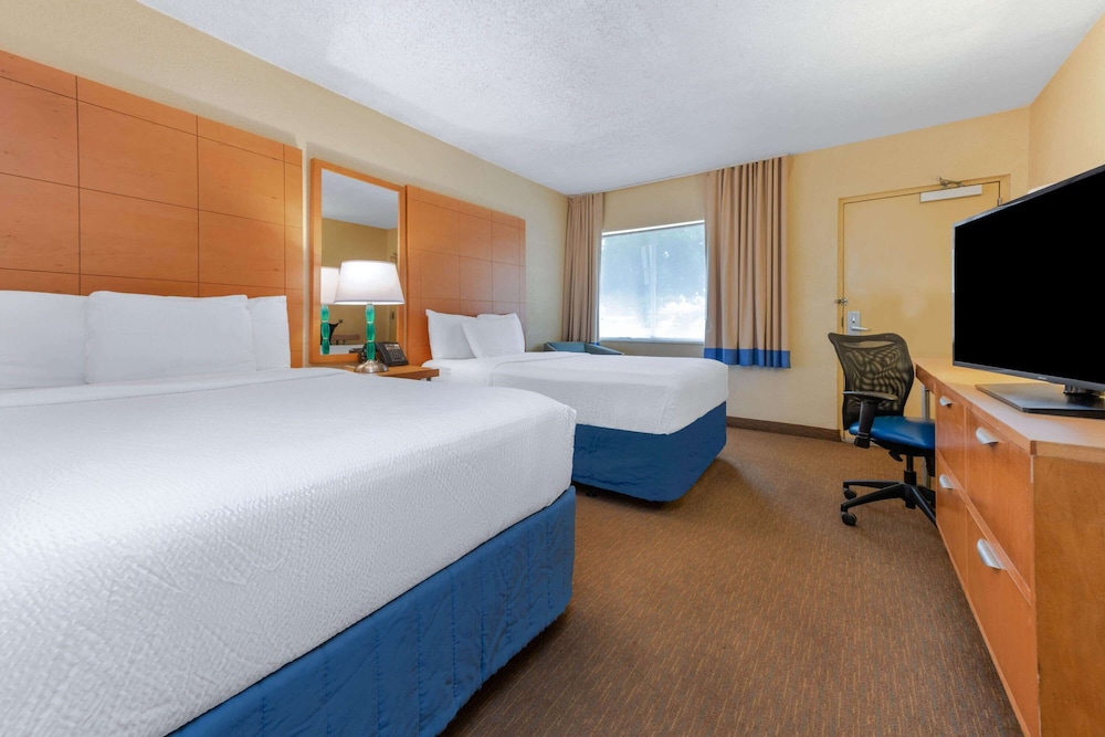 Room, 2 Double Beds, Accessible, Non Smoking (Mobility/Hearing Impaired Accessible) photo 3