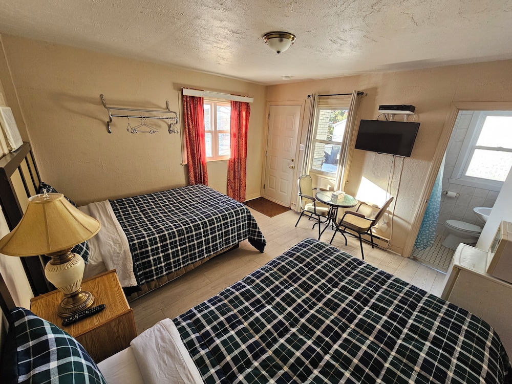 Basic Double Room, 2 Double Beds photo 1