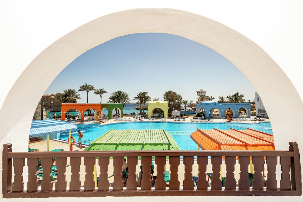 Standard Room, Pool View - Photo 3