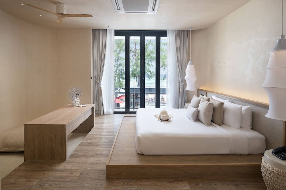 Grand Suite Seaview with Jacuzzi - Photo 2