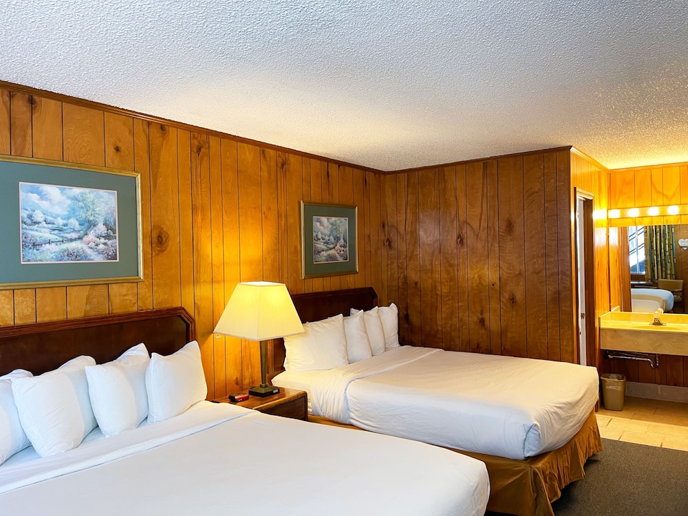 Standard Room, 2 Queen Beds, Non Smoking photo 1