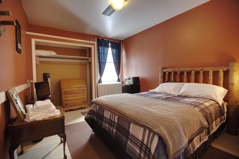 Economy Room, 1 Queen Bed, Non Smoking