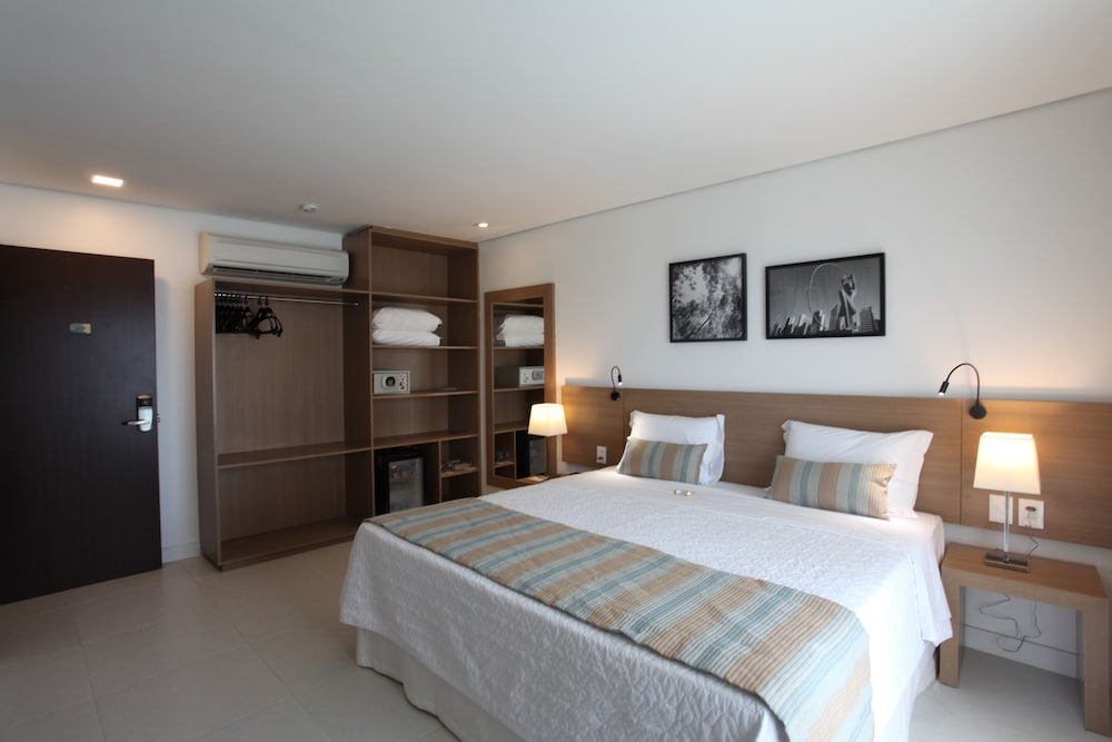 Deluxe Room, City View (Lateral)