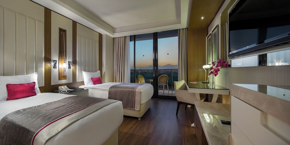 Superior Room Land View