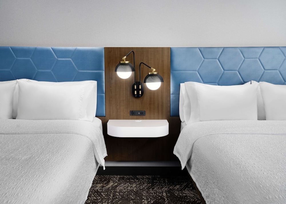 Standard room with two queen beds - Photo 3