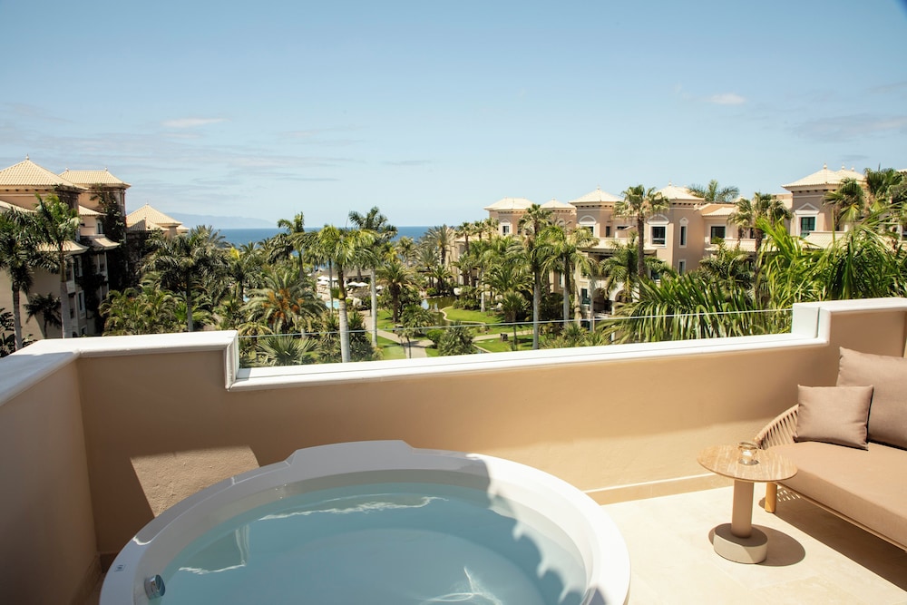 Red Level Master Suite Ocean View with Terrace Bathtub - Photo 8