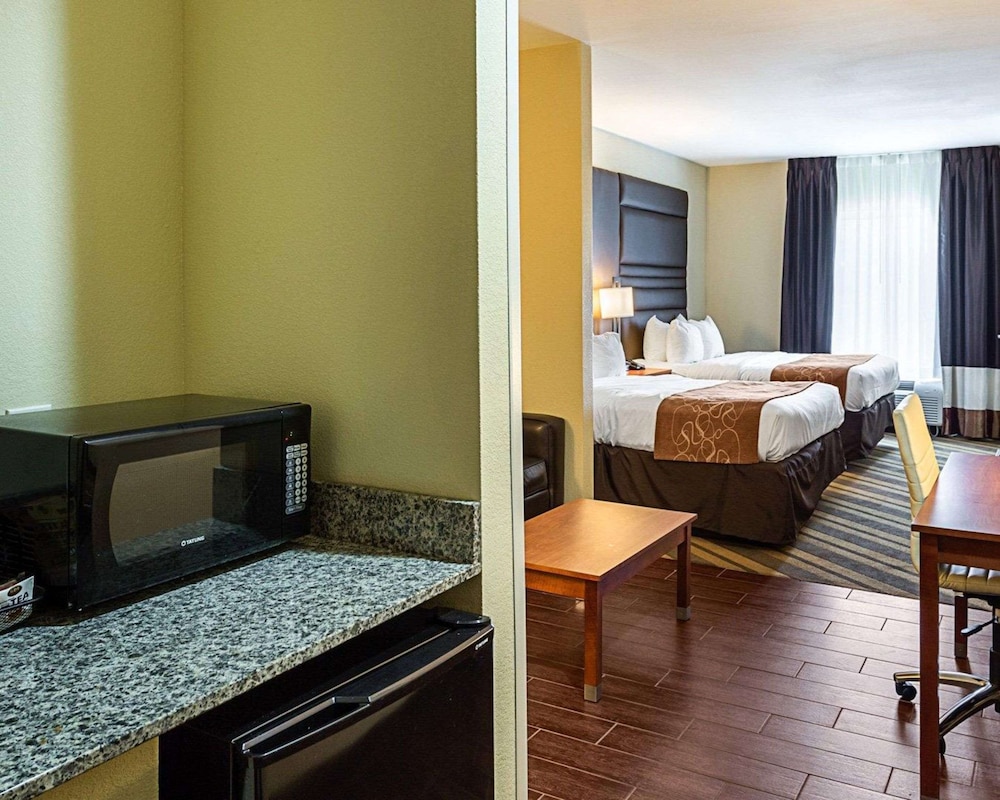 Suite, Multiple Beds, Accessible, Non Smoking photo 2