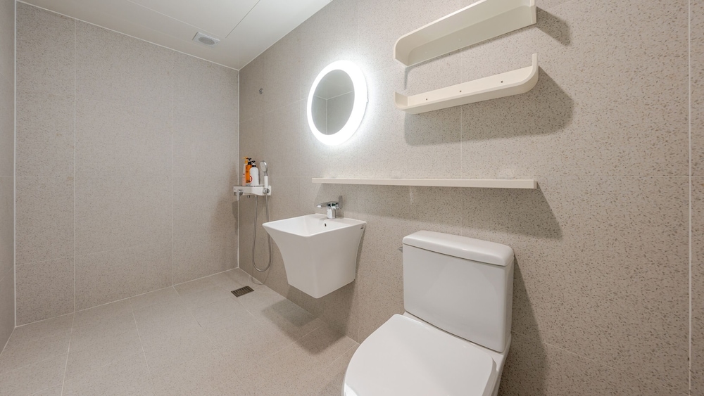Basic Room, 1 Bedroom (Room B103 (Couple/Family Room)) - Photo 12