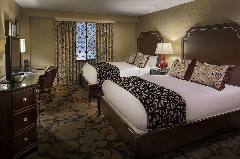 Deluxe Room, 2 Queen Beds - Photo 3
