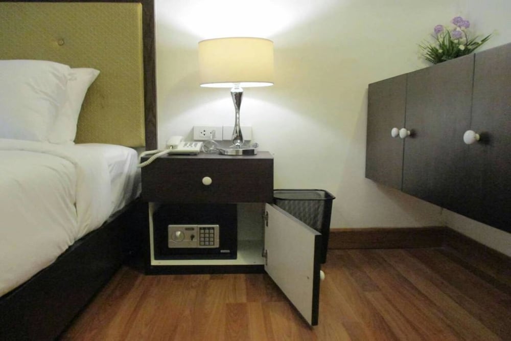 Deluxe Double Room photo 3