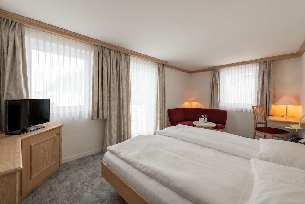 Economy Double Room, 1 Queen Bed, Non Smoking photo 3