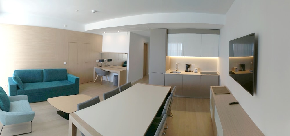 Deluxe Penthouse, 2 Bedrooms, Hot Tub, Sea View photo 2