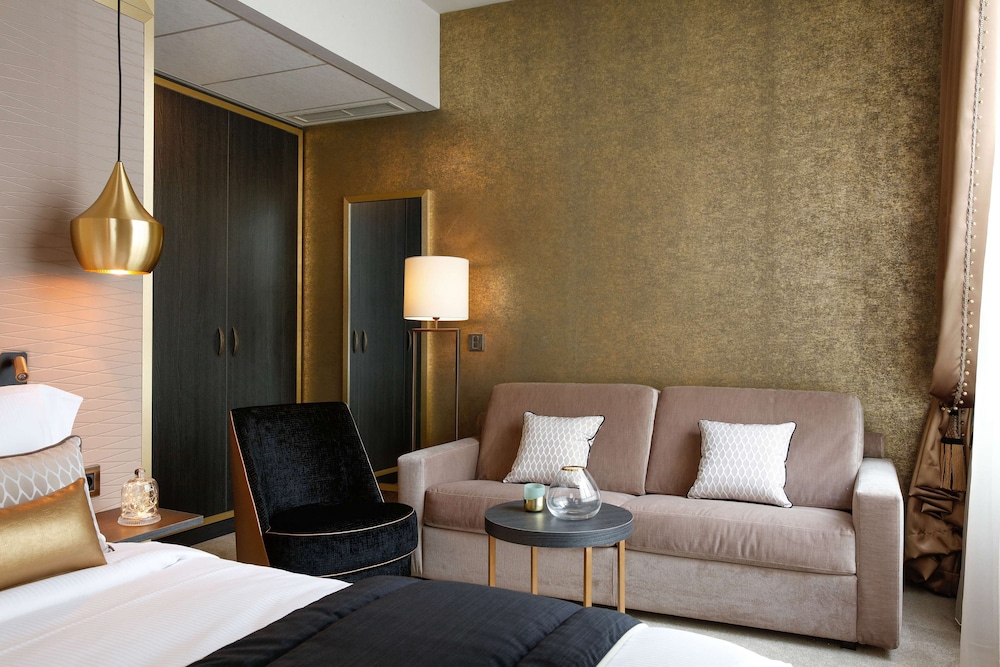 Queen Duplex Suite
